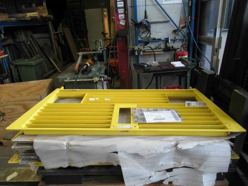 Bomag 57300801 - - Puerta y piezas para Maquinaria de construcción: foto 1 Bomag 57300801 - - Puerta y piezas para Maquinaria de construcción: foto 1