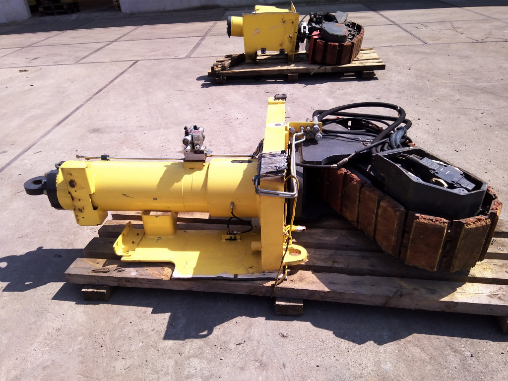 Bomag BM1200-35 - - Piezas del tren de rodaje para Maquinaria de construcción: foto 1 Bomag BM1200-35 - - Piezas del tren de rodaje para Maquinaria de construcción: foto 1