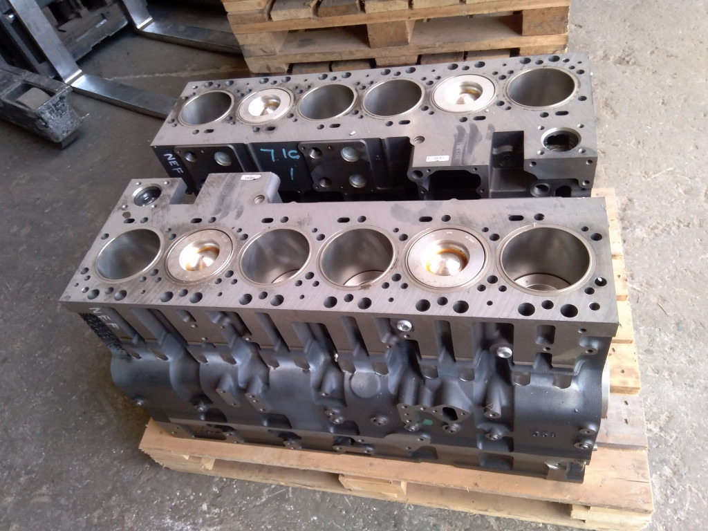 Case J991308 - Bloque de cilindros para Maquinaria de construcción: foto 1 Case J991308 - Bloque de cilindros para Maquinaria de construcción: foto 1