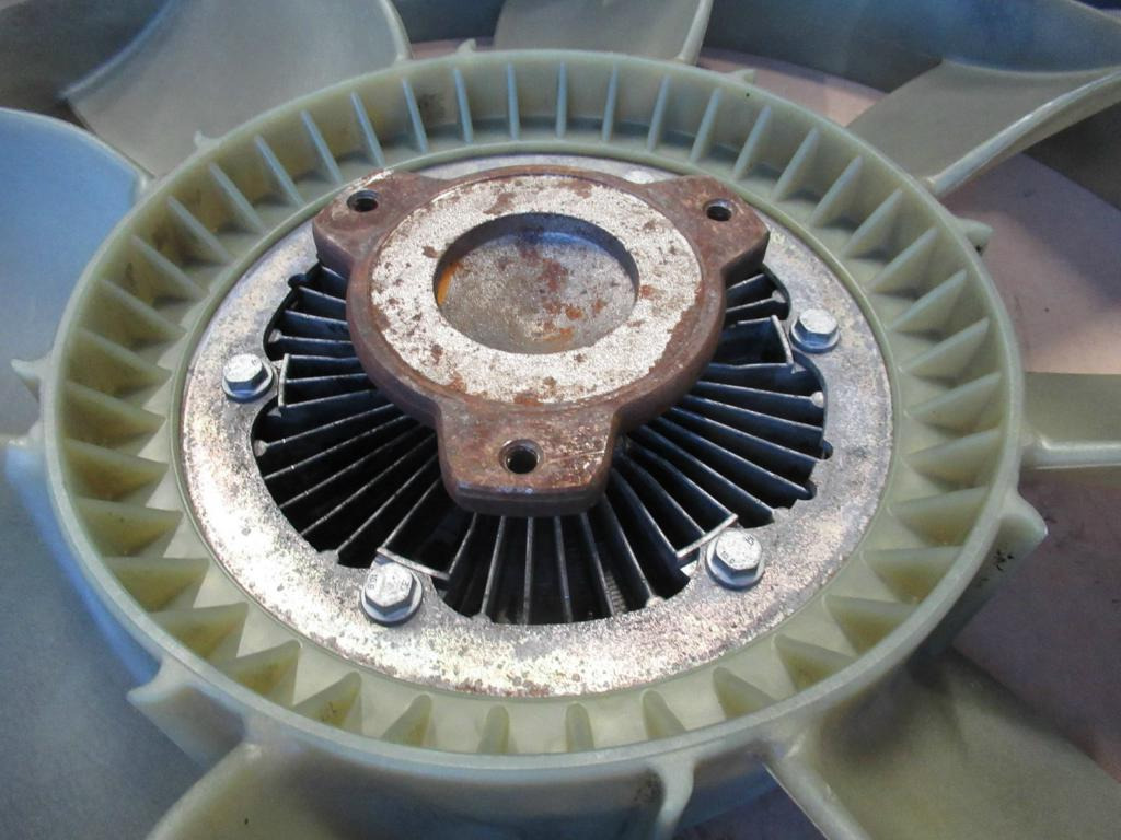 Caterpillar C13 - - Ventilador para Maquinaria de construcción: foto 2 Caterpillar C13 - - Ventilador para Maquinaria de construcción: foto 2