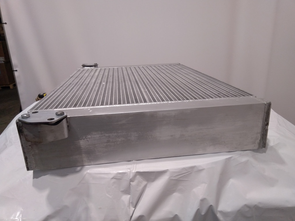 Hitachi 4682425 - 4682426 - Enfriador de aceite para Maquinaria de construcción: foto 2 Hitachi 4682425 - 4682426 - Enfriador de aceite para Maquinaria de construcción: foto 2