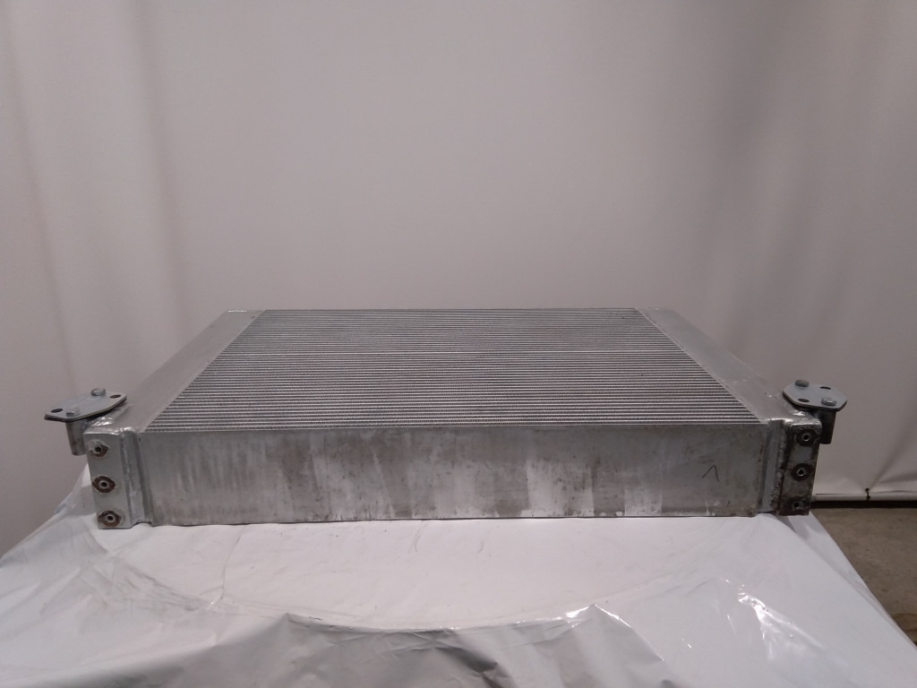 Hitachi 4682425 - Enfriador de aceite para Maquinaria de construcción: foto 1 Hitachi 4682425 - Enfriador de aceite para Maquinaria de construcción: foto 1