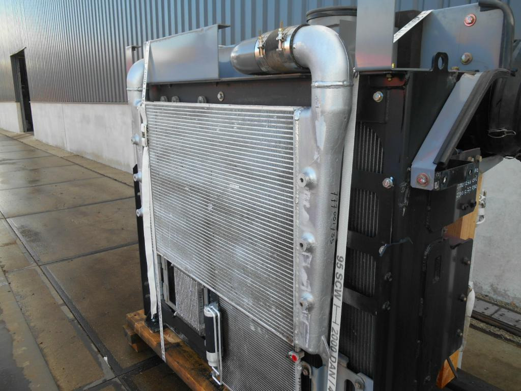 Hitachi YA00004877 - Intercooler para Maquinaria de construcción: foto 3 Hitachi YA00004877 - Intercooler para Maquinaria de construcción: foto 3