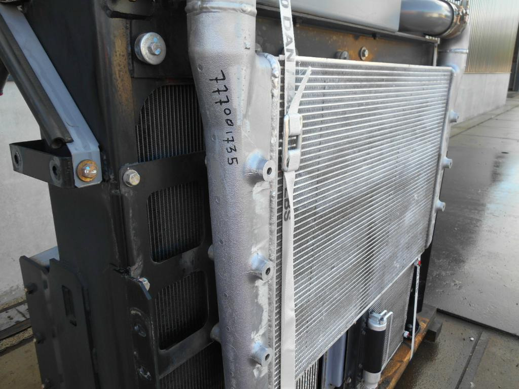 Hitachi YA00004877 - Intercooler para Maquinaria de construcción: foto 1 Hitachi YA00004877 - Intercooler para Maquinaria de construcción: foto 1