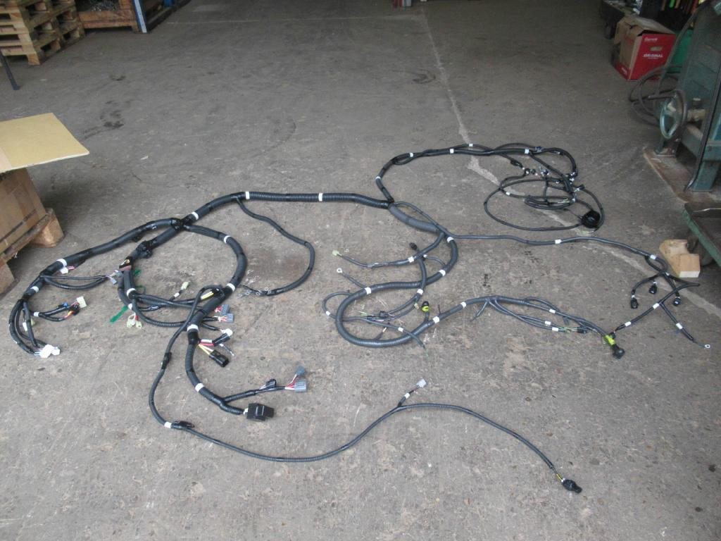 New Holland LF13E01056P2 - LF13E01056P1 - Cables/ Alambres para Maquinaria de construcción: foto 1 New Holland LF13E01056P2 - LF13E01056P1 - Cables/ Alambres para Maquinaria de construcción: foto 1