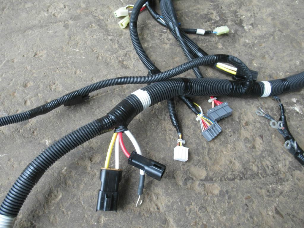 New Holland LF13E01056P2 - LF13E01056P1 - Cables/ Alambres para Maquinaria de construcción: foto 3 New Holland LF13E01056P2 - LF13E01056P1 - Cables/ Alambres para Maquinaria de construcción: foto 3