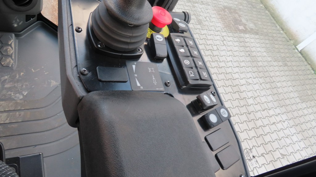 Compactador Caterpillar CS66B: foto 17