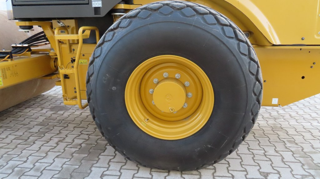 Compactador Caterpillar CS66B: foto 12