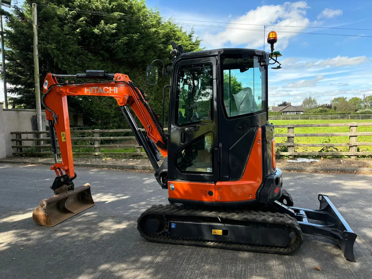 HITACHI 33U-6 - Miniexcavadora: foto 1 HITACHI 33U-6 - Miniexcavadora: foto 1
