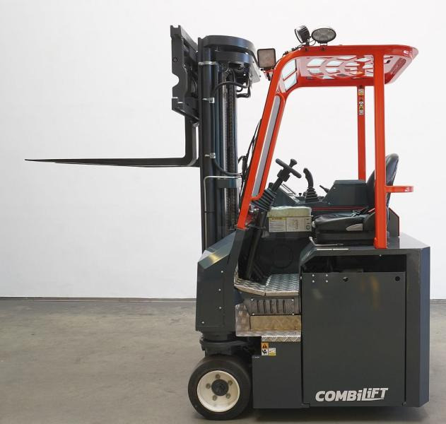 Combilift CBE3000 - Carretilla de 4 vías: foto 4 Combilift CBE3000 - Carretilla de 4 vías: foto 4