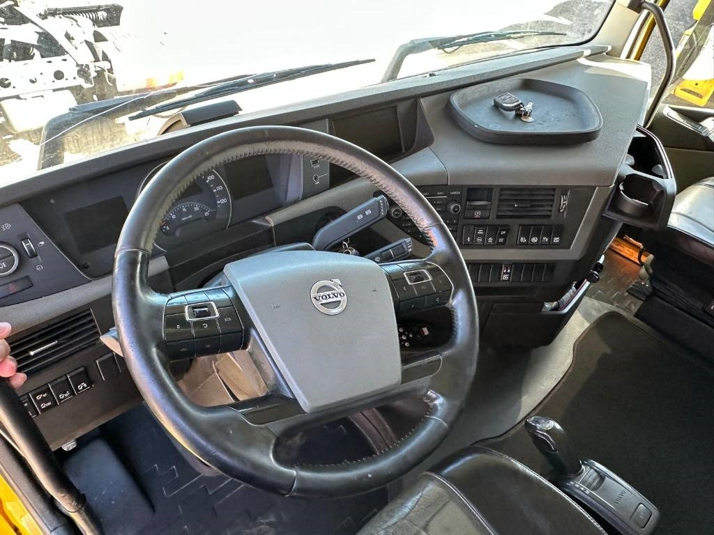 Volvo FH 6X2 6525 - Camión portacontenedore/ Intercambiable: foto 5 Volvo FH 6X2 6525 - Camión portacontenedore/ Intercambiable: foto 5