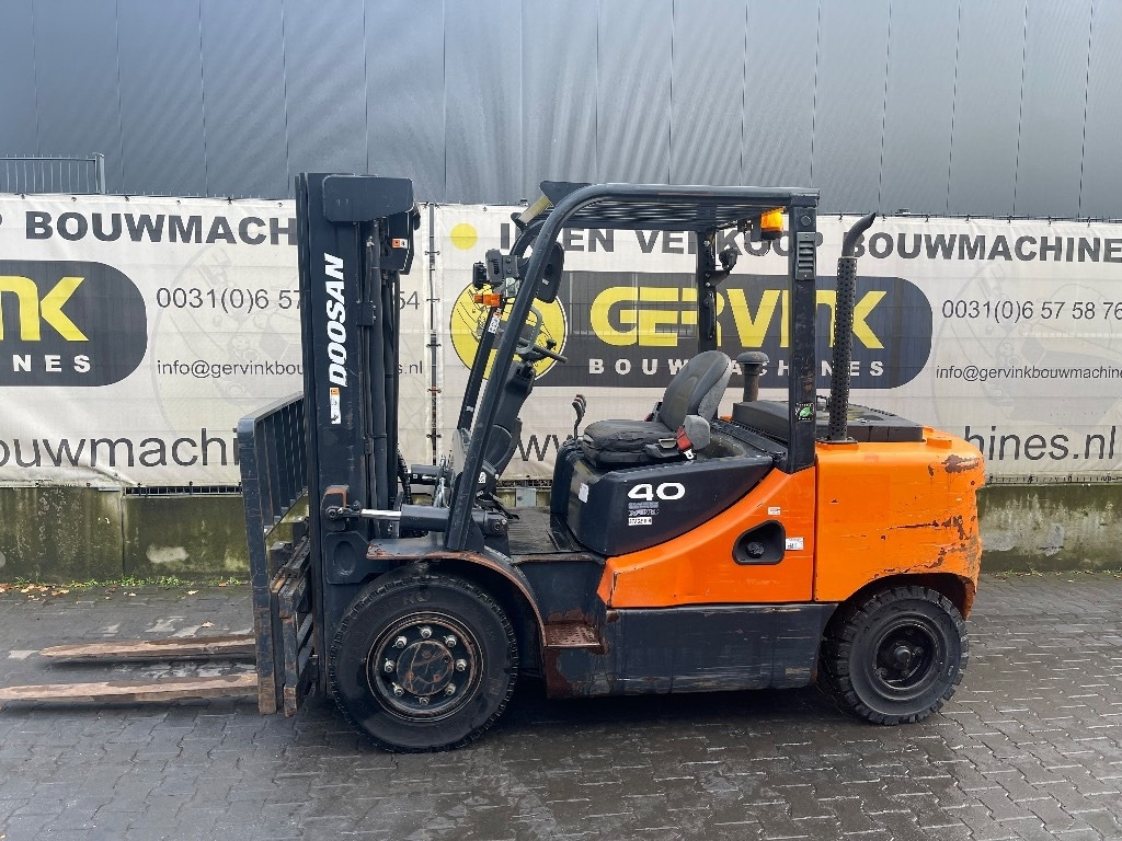 Doosan D40 SC-7 - Carretilla elevadora diésel: foto 1 Doosan D40 SC-7 - Carretilla elevadora diésel: foto 1