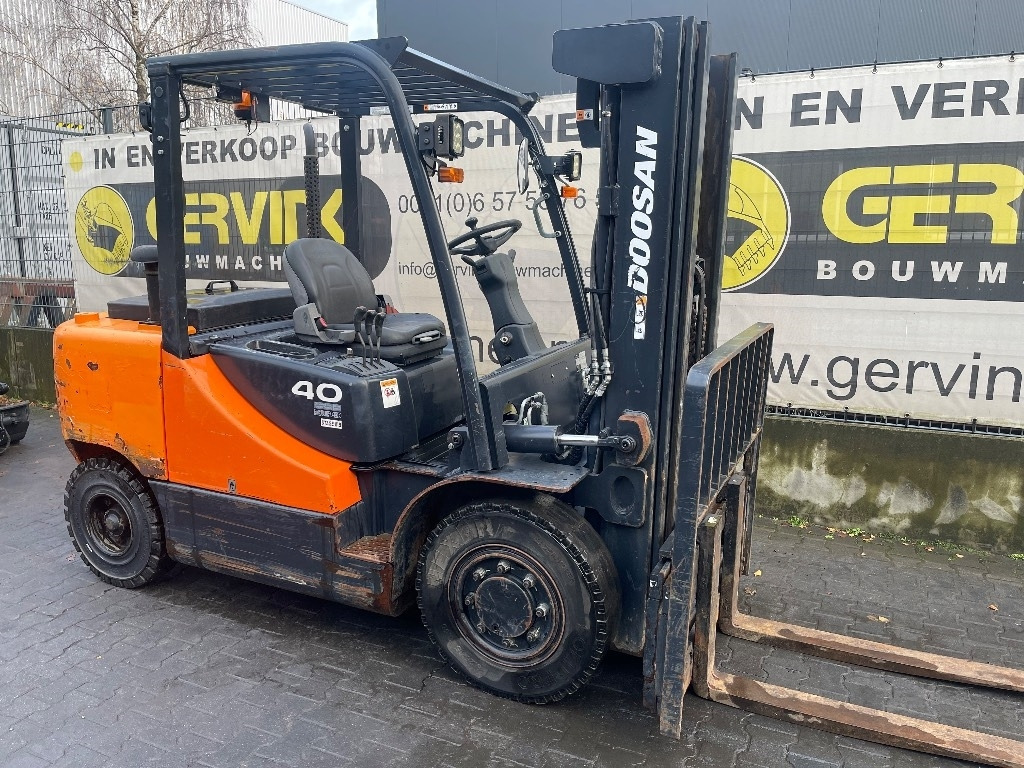 Doosan D40 SC-7 - Carretilla elevadora diésel: foto 3 Doosan D40 SC-7 - Carretilla elevadora diésel: foto 3