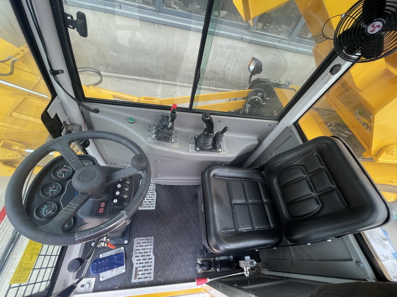 Leasing para QINGDAO PROMISING 3.5CBM Concrete Mixer Truck with Self-Loading Bucket CML350 QINGDAO PROMISING 3.5CBM Concrete Mixer Truck with Self-Loading Bucket CML350: foto 7