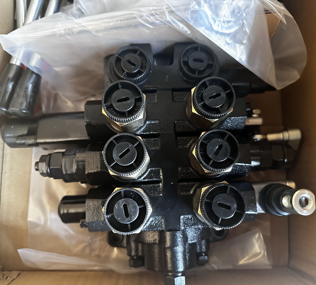 Qingdao Promising Hydraulic Directional Control Valve DL0Q0-d10L - Válvula hidráulica para Cargadora de ruedas: foto 1 Qingdao Promising Hydraulic Directional Control Valve DL0Q0-d10L - Válvula hidráulica para Cargadora de ruedas: foto 1