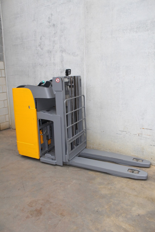 Jungheinrich ESD 120 201 ZT - Apilador: foto 4 Jungheinrich ESD 120 201 ZT - Apilador: foto 4