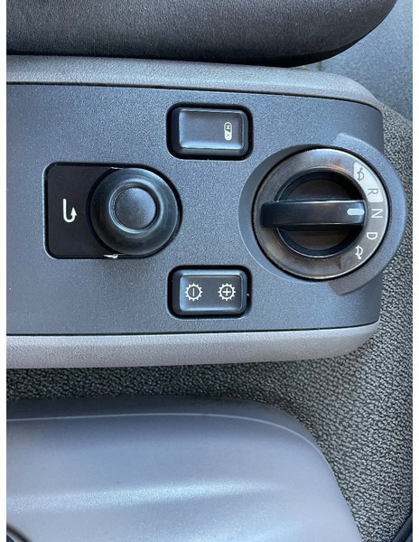 Camión caja cerrada DAF LF220: foto 17