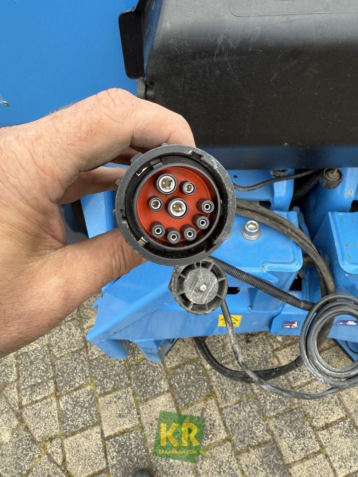 Lemken Polaris 14 - Esparcidor de fertilizantes: foto 1 Lemken Polaris 14 - Esparcidor de fertilizantes: foto 1