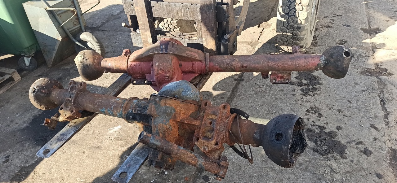 MERCEDES-BENZ 1013 1017 1213 1217 1417 1422 1722 4x4 Front Axle - Eje y piezas para Camión: foto 1 MERCEDES-BENZ 1013 1017 1213 1217 1417 1422 1722 4x4 Front Axle - Eje y piezas para Camión: foto 1