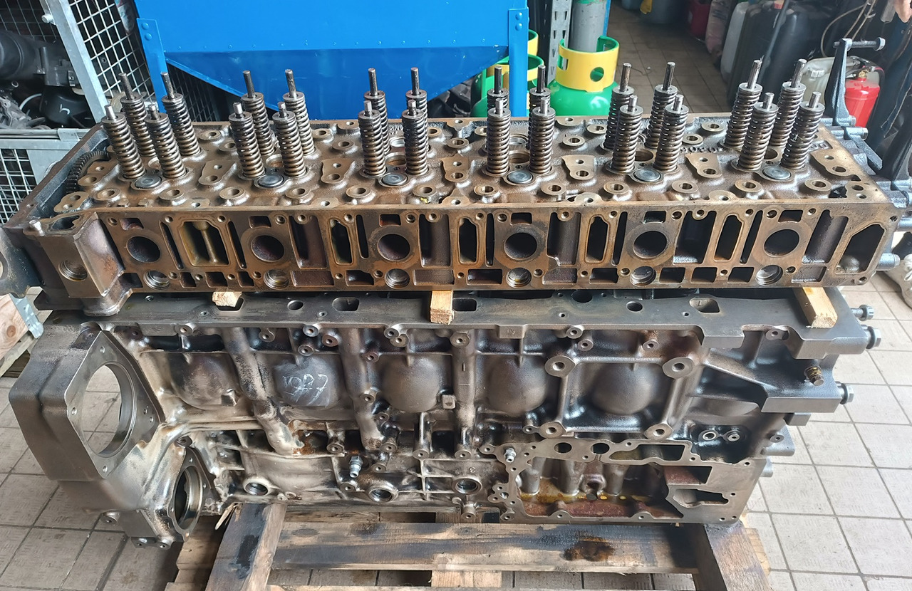 Mercedes Actros MP4 MP5 OM471 471 926 ENGINE HEAD - Motor y piezas: foto 4 Mercedes Actros MP4 MP5 OM471 471 926 ENGINE HEAD - Motor y piezas: foto 4
