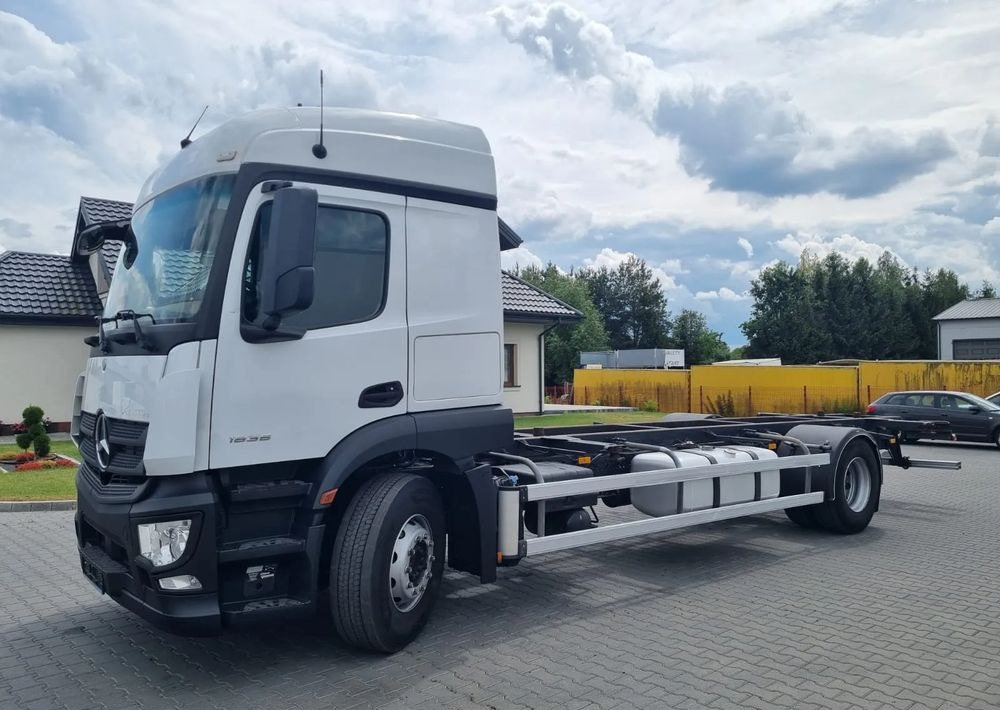 Mercedes-Benz Actros 1836 - Camión lona: foto 1 Mercedes-Benz Actros 1836 - Camión lona: foto 1