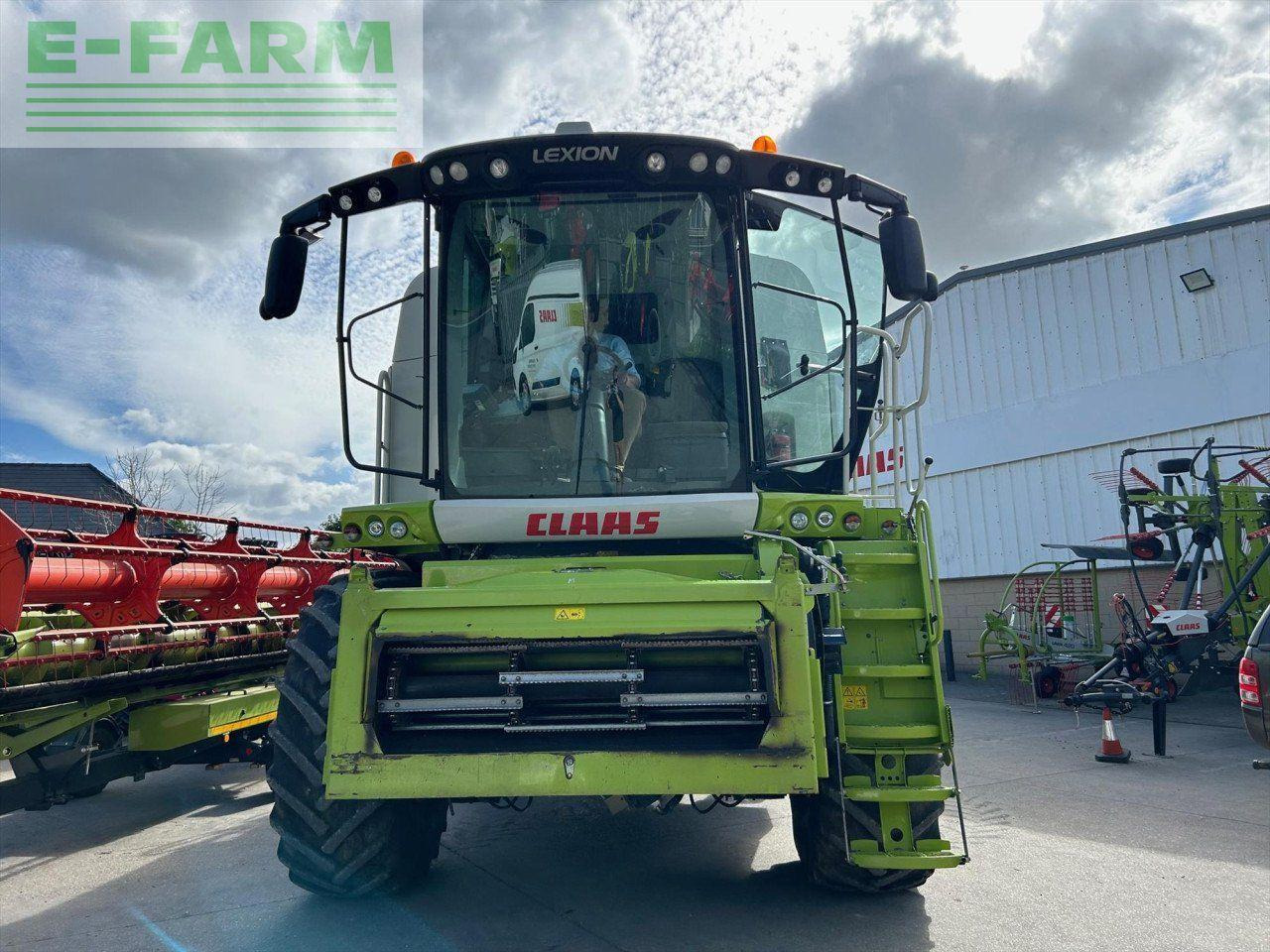 CLAAS LEXION 670 M T4F - Cosechadora de granos: foto 3 CLAAS LEXION 670 M T4F - Cosechadora de granos: foto 3