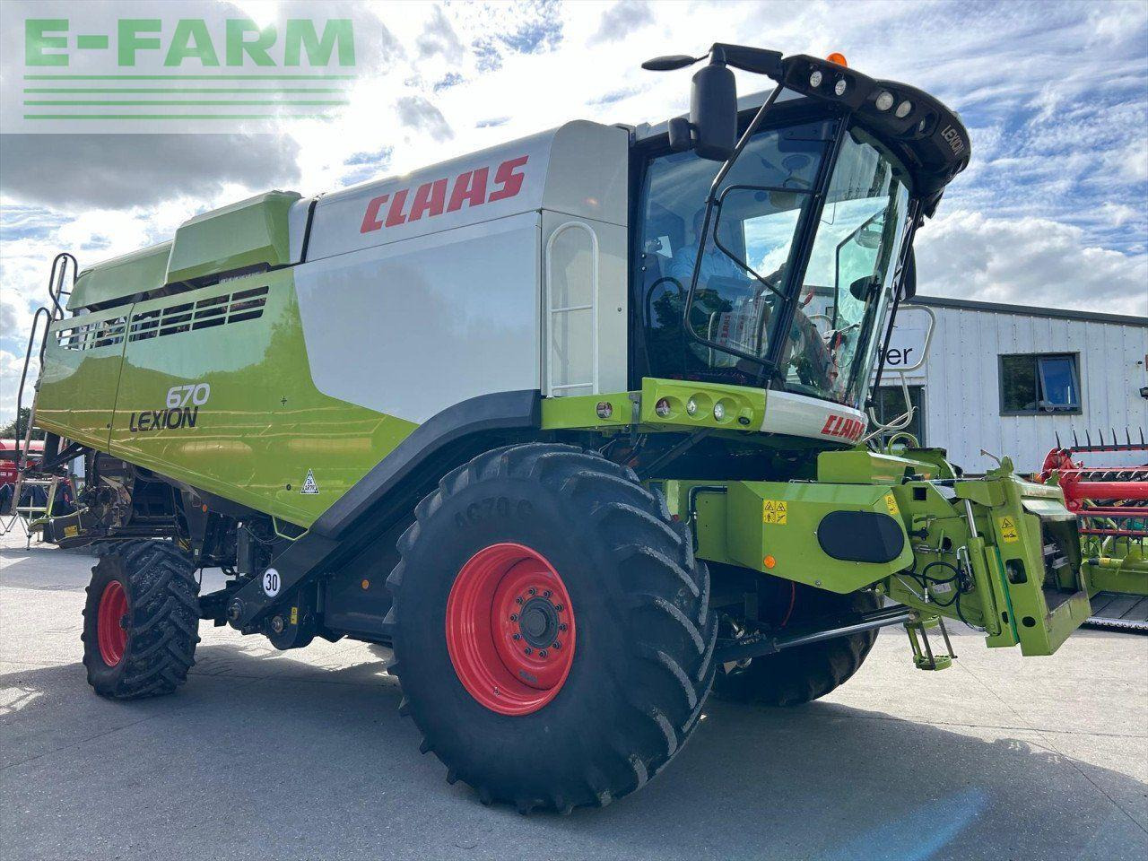 CLAAS LEXION 670 M T4F - Cosechadora de granos: foto 2 CLAAS LEXION 670 M T4F - Cosechadora de granos: foto 2