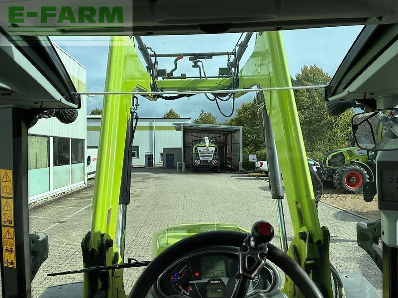 CLAAS arion 450 cis panoramic mit fl 120 c und fkh CIS - Tractor: foto 4 CLAAS arion 450 cis panoramic mit fl 120 c und fkh CIS - Tractor: foto 4