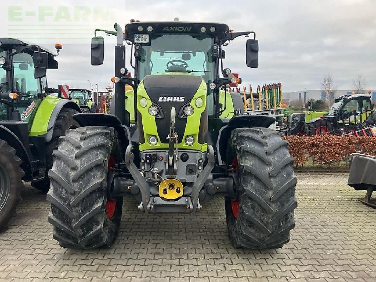 CLAAS axion 810 cis+ cm - Tractor: foto 2 CLAAS axion 810 cis+ cm - Tractor: foto 2