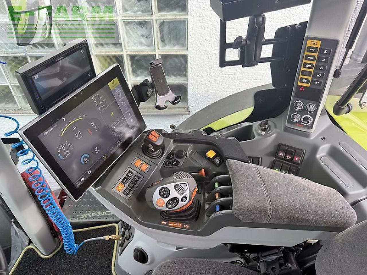 CLAAS axion 830 cebis cmatic CMATIC CEBIS - Tractor: foto 5 CLAAS axion 830 cebis cmatic CMATIC CEBIS - Tractor: foto 5