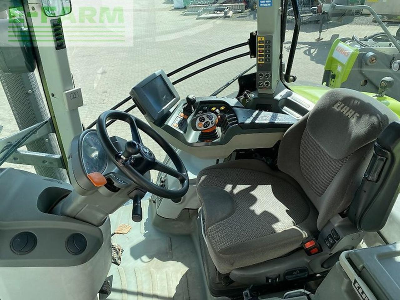 CLAAS axion 830 cmatic CMATIC - Tractor: foto 4 CLAAS axion 830 cmatic CMATIC - Tractor: foto 4