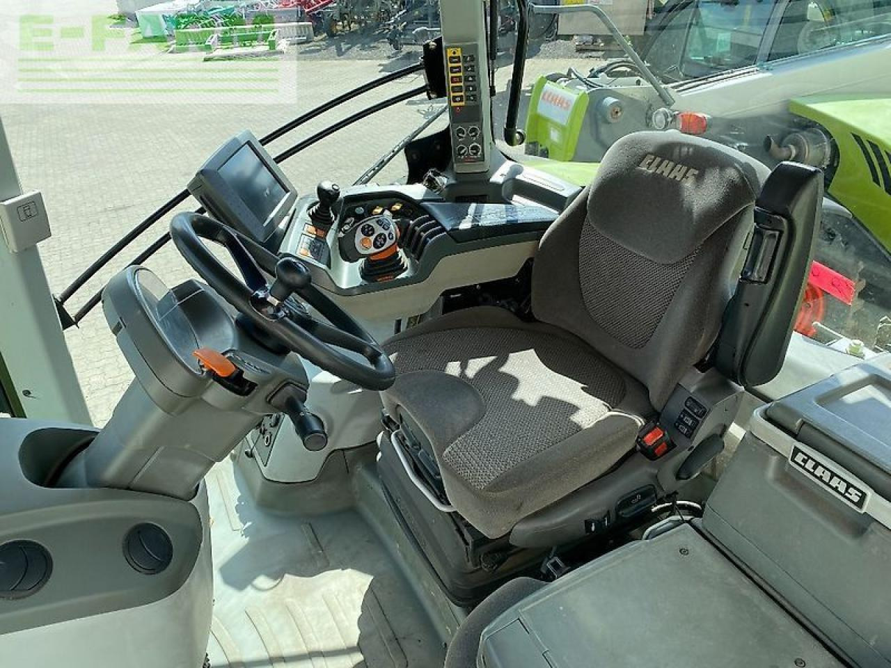CLAAS axion 830 cmatic CMATIC - Tractor: foto 3 CLAAS axion 830 cmatic CMATIC - Tractor: foto 3