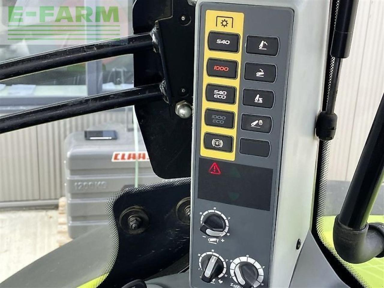 Tractor CLAAS axion 870 cmatic cebis CMATIC CEBIS: foto 30