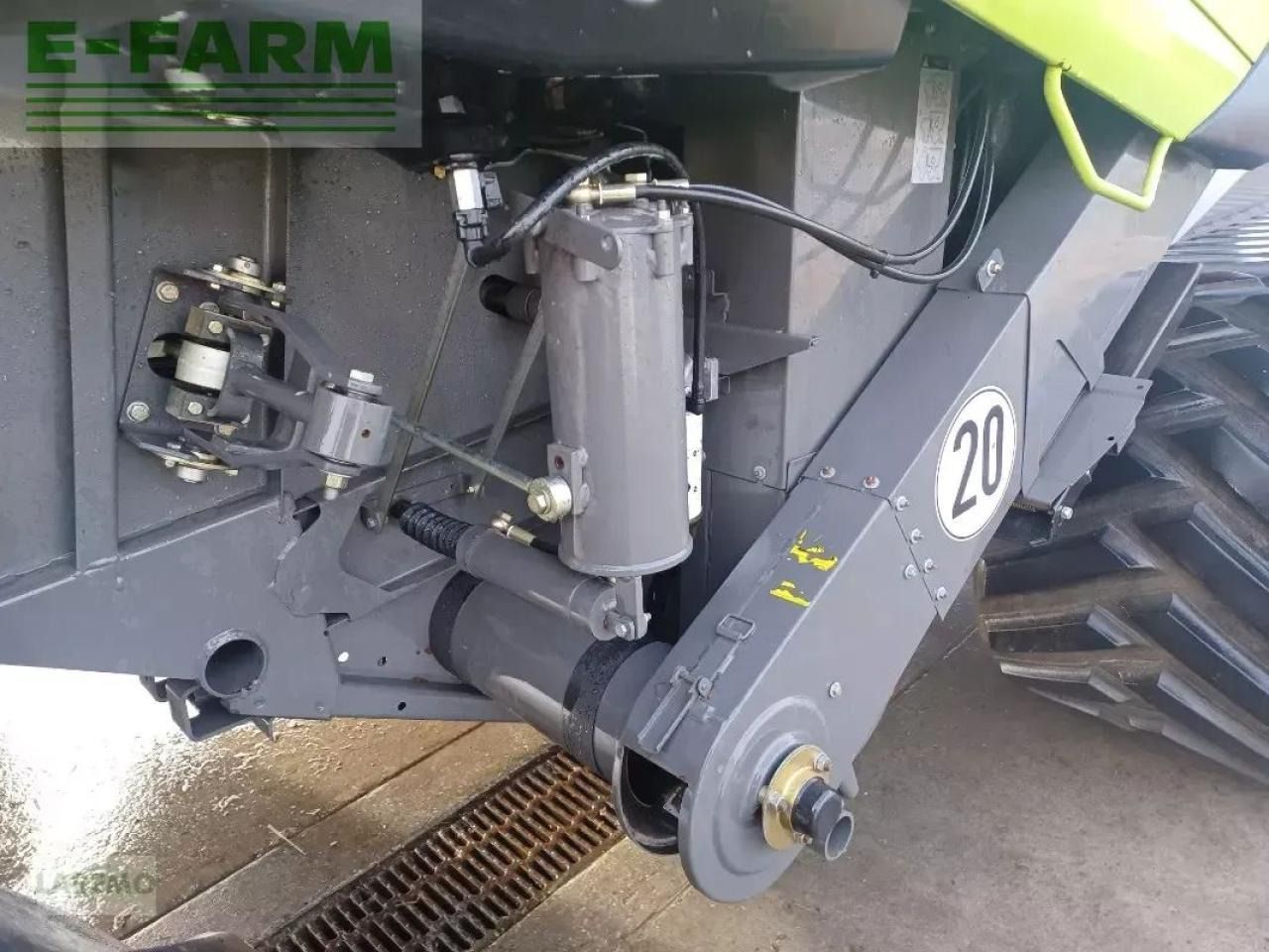 CLAAS lexion 670 tt terratrac v 900 - Cosechadora de granos: foto 4 CLAAS lexion 670 tt terratrac v 900 - Cosechadora de granos: foto 4