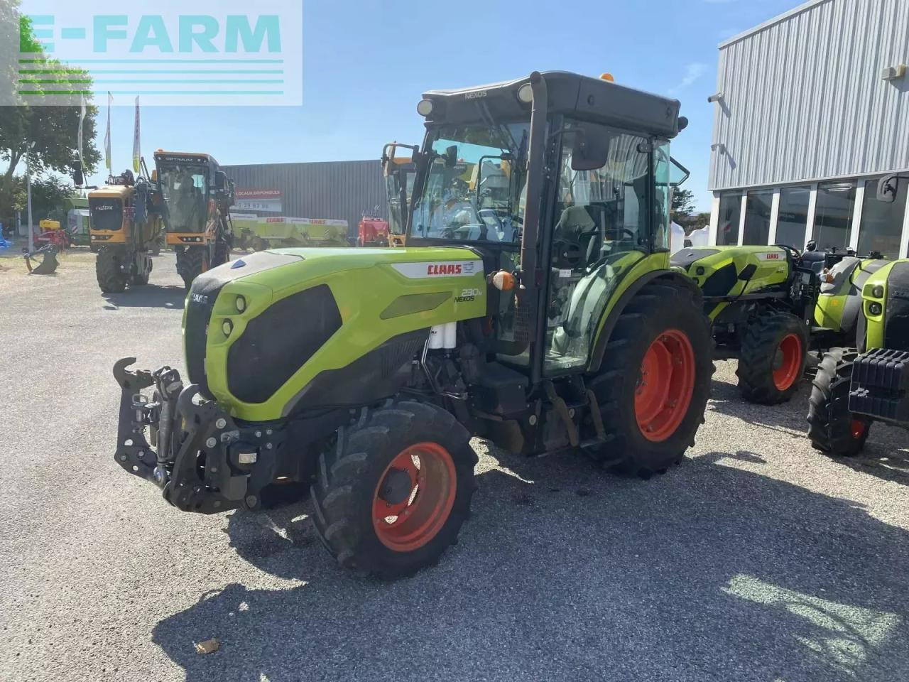 CLAAS nexos 230 m tradition - Tractor: foto 2 CLAAS nexos 230 m tradition - Tractor: foto 2
