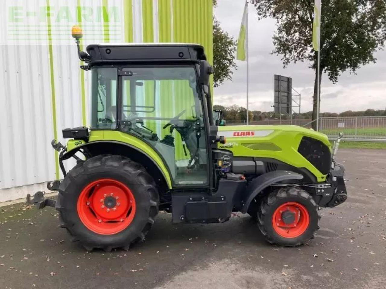 CLAAS nexos 240 m - Tractor: foto 4 CLAAS nexos 240 m - Tractor: foto 4