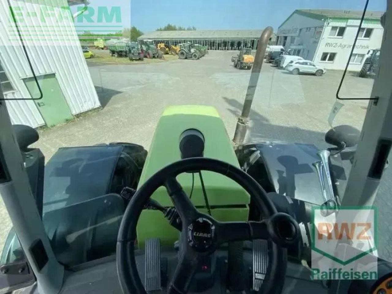 Tractor CLAAS xerion 3300 trac vc TRAC VC: foto 10
