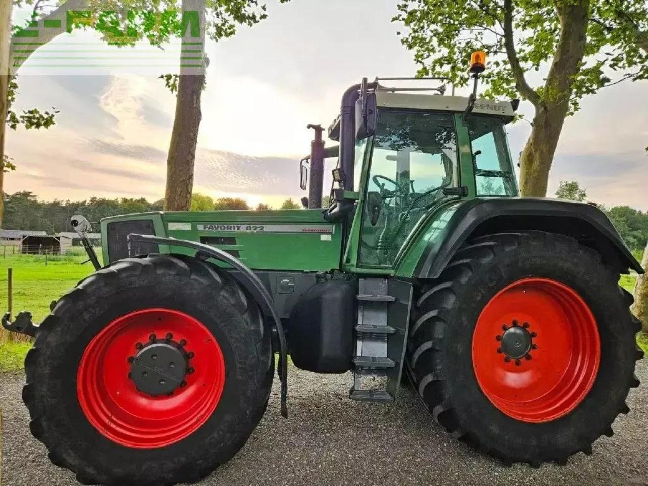 Fendt favorit 822 turboshift ( 816 818 824 ) - Tractor: foto 3 Fendt favorit 822 turboshift ( 816 818 824 ) - Tractor: foto 3