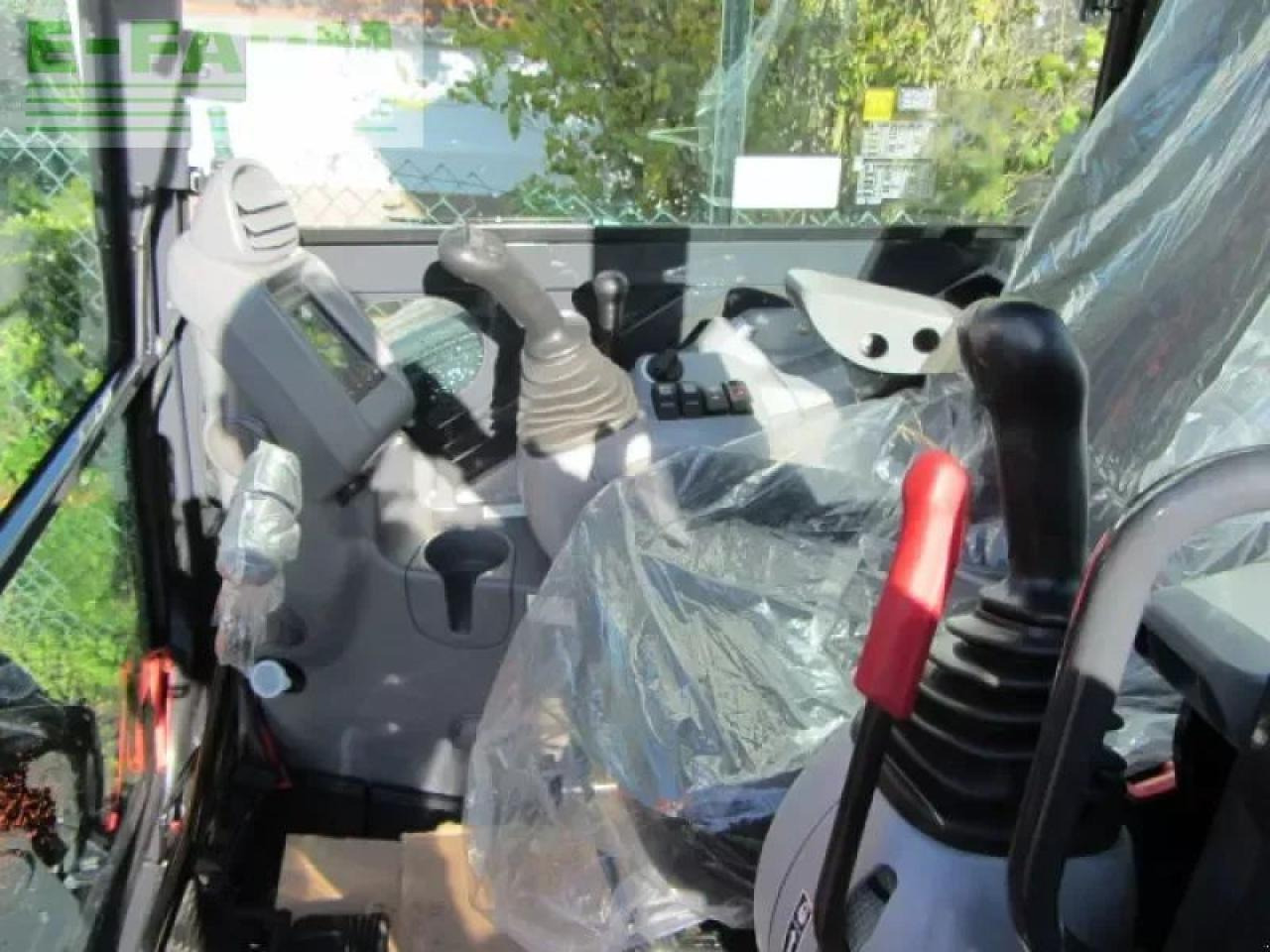 Hitachi zx 33 u-6 - Miniexcavadora: foto 3 Hitachi zx 33 u-6 - Miniexcavadora: foto 3