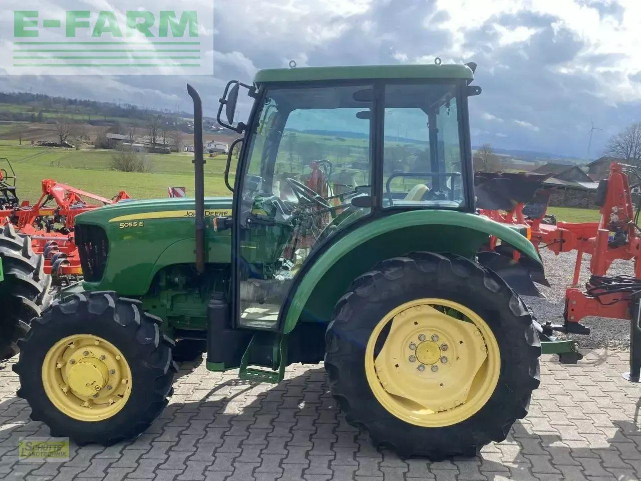 John Deere 5055e - Tractor: foto 3 John Deere 5055e - Tractor: foto 3