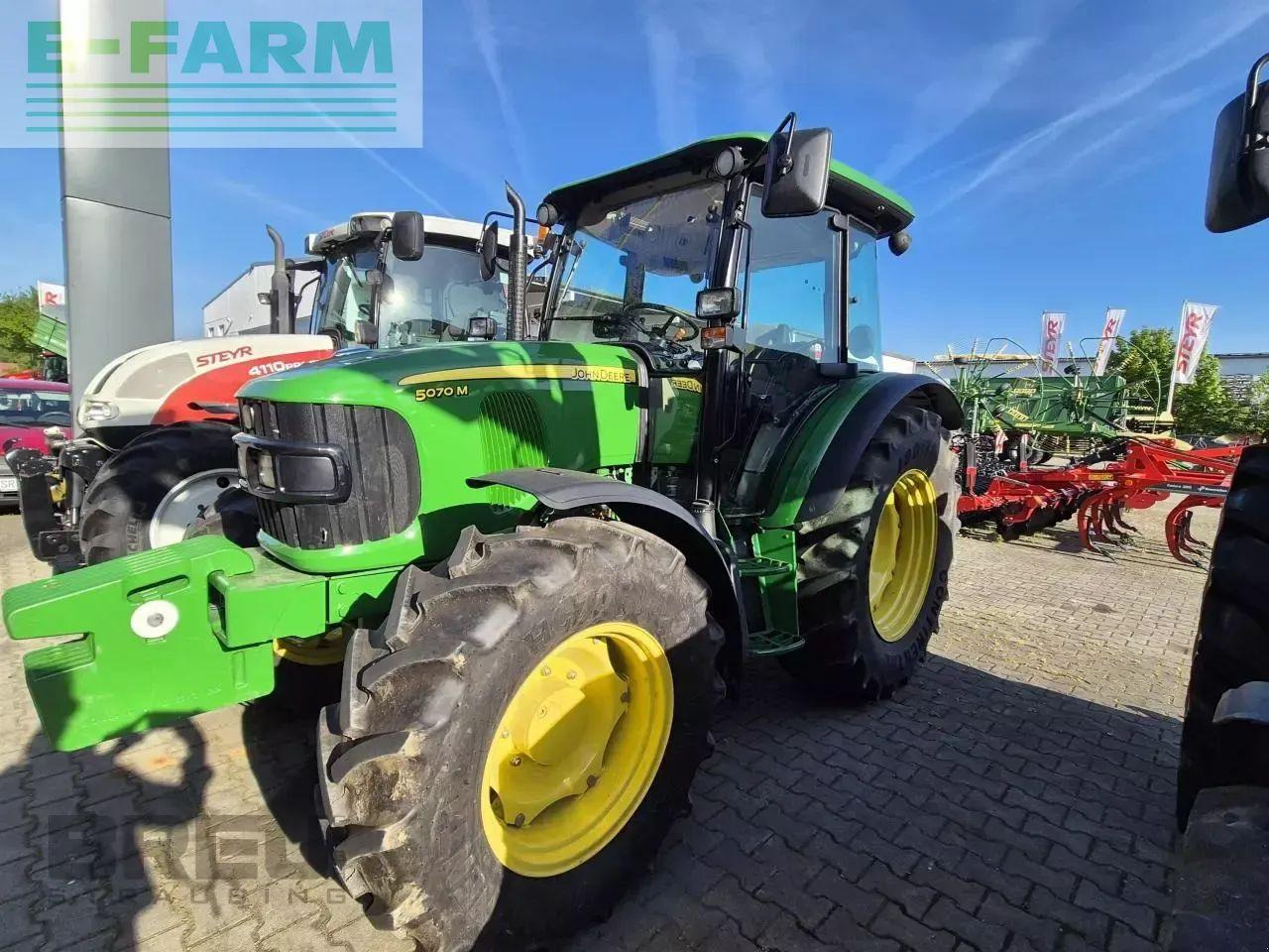 John Deere 5070 m - Tractor: foto 1 John Deere 5070 m - Tractor: foto 1