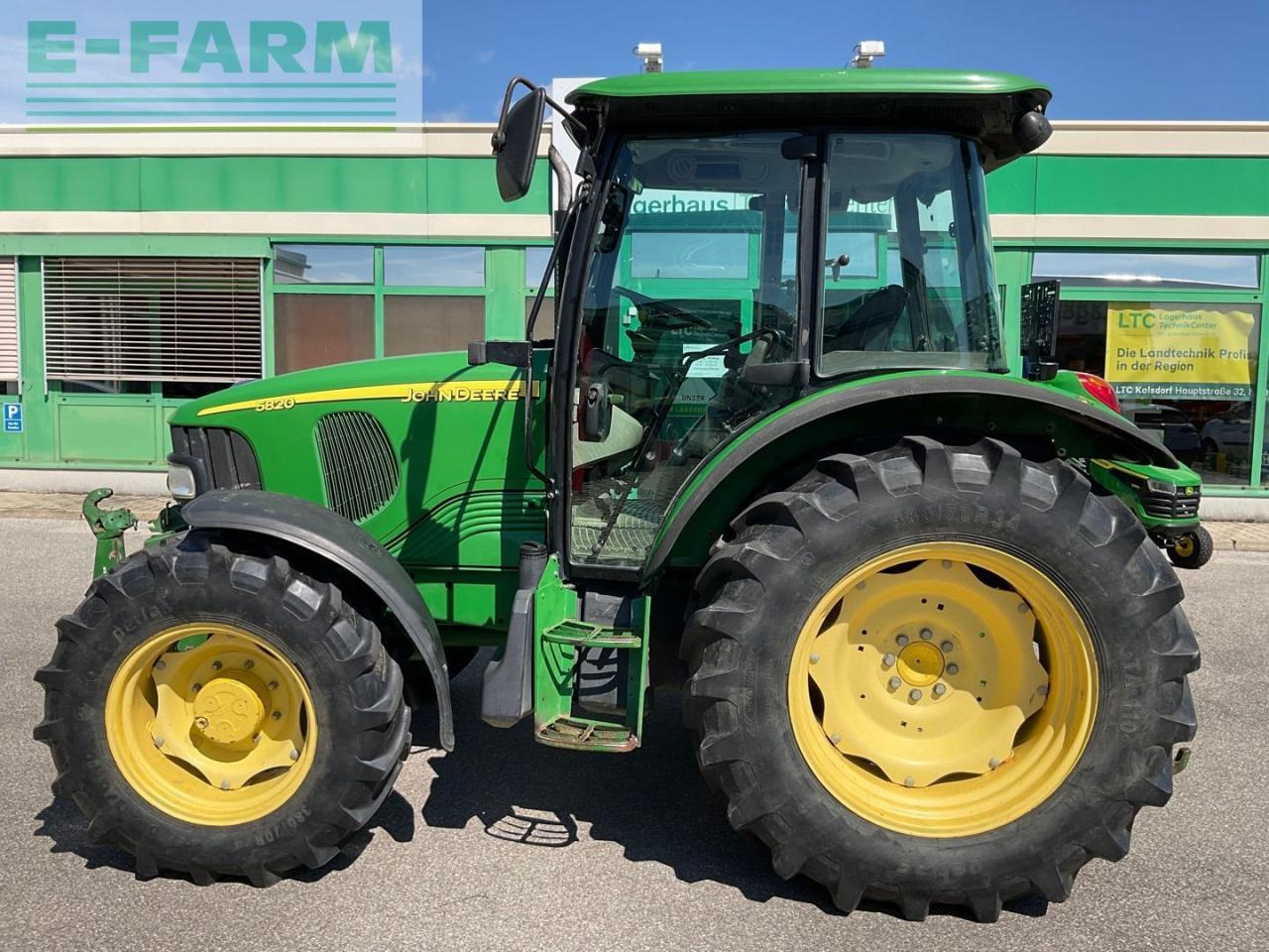 John Deere 5820 - Tractor: foto 2 John Deere 5820 - Tractor: foto 2