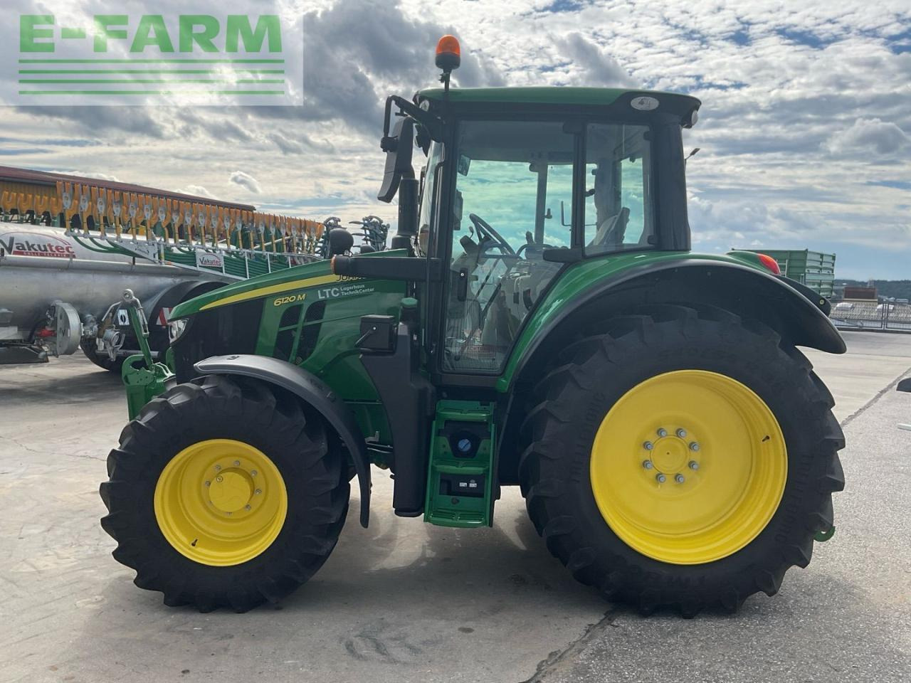 John Deere 6120M - Tractor: foto 2 John Deere 6120M - Tractor: foto 2