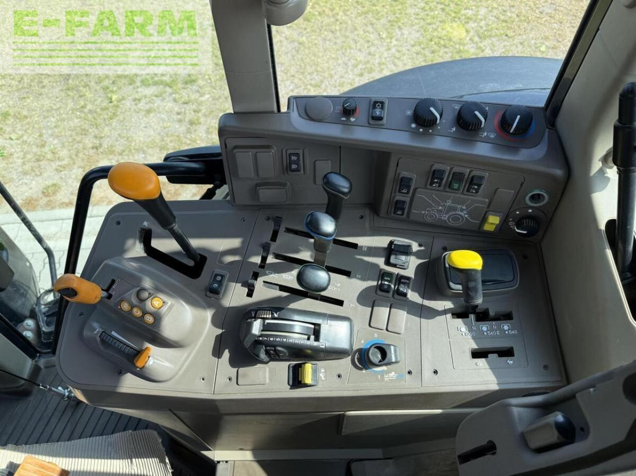 Tractor John Deere 6195m black: foto 16