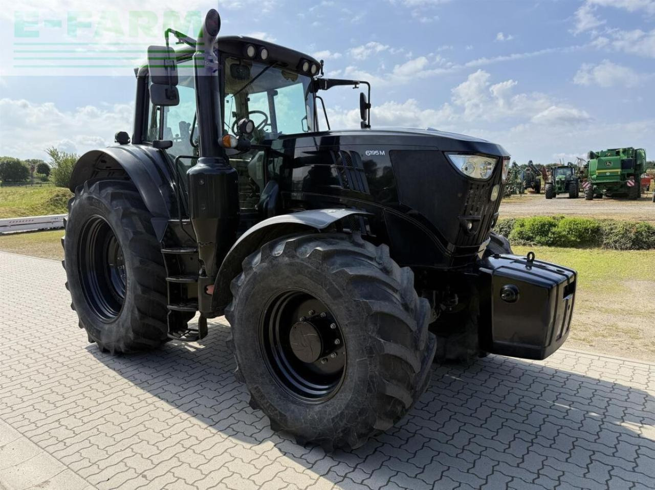 Tractor John Deere 6195m black: foto 9