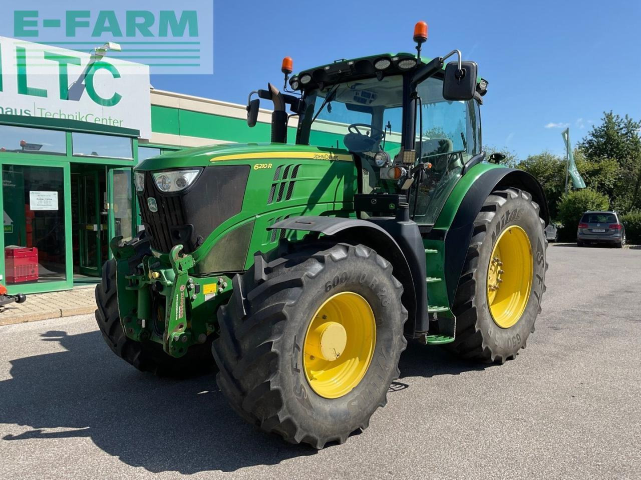 John Deere 6210R - Tractor: foto 1 John Deere 6210R - Tractor: foto 1