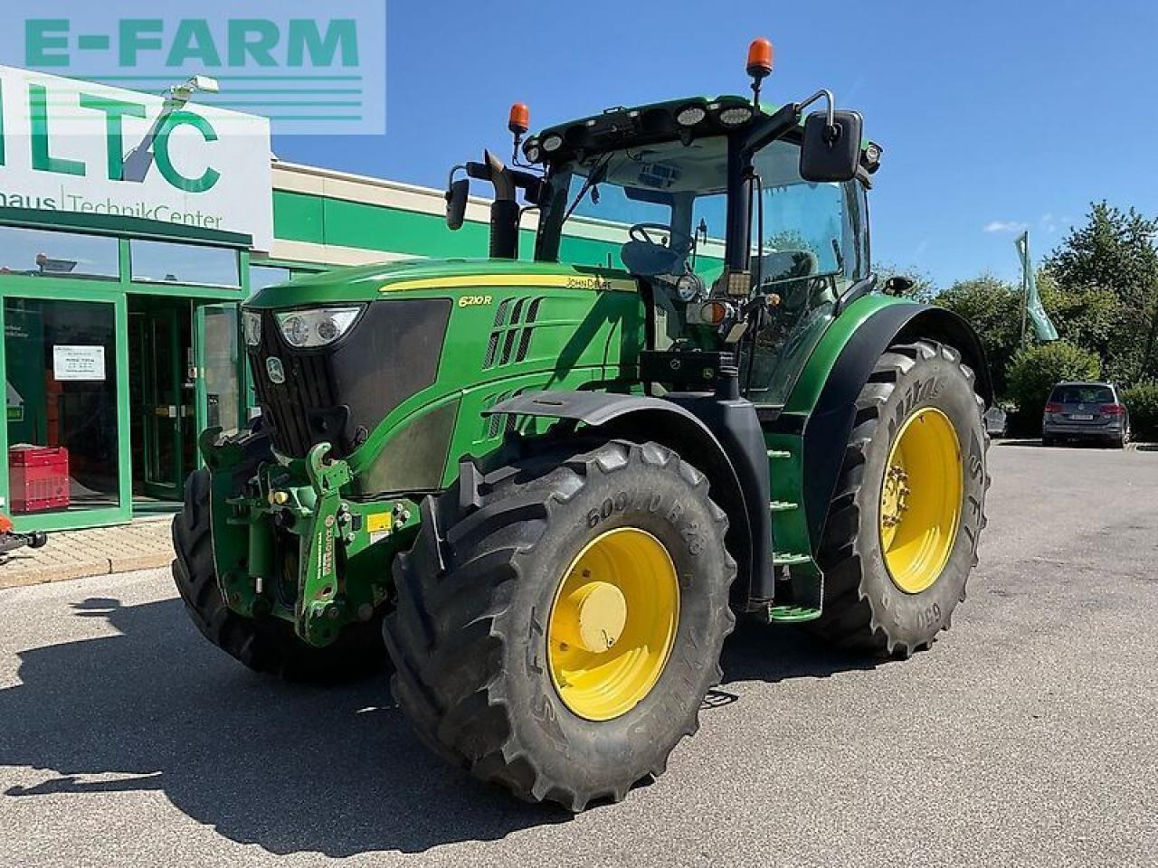 John Deere 6210r - Tractor: foto 1 John Deere 6210r - Tractor: foto 1