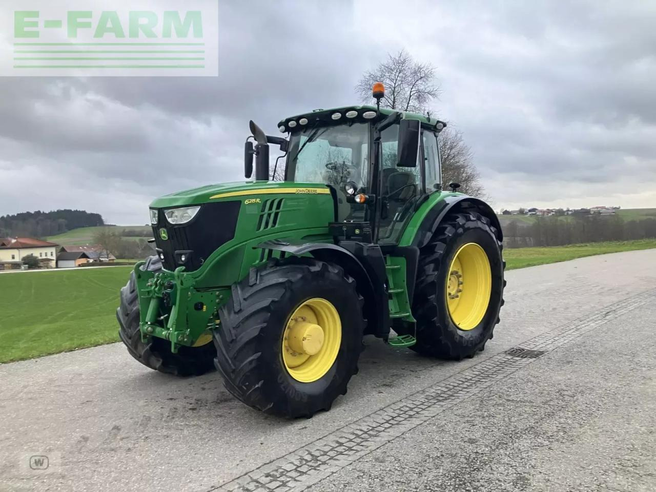 John Deere 6215r - Tractor: foto 1 John Deere 6215r - Tractor: foto 1