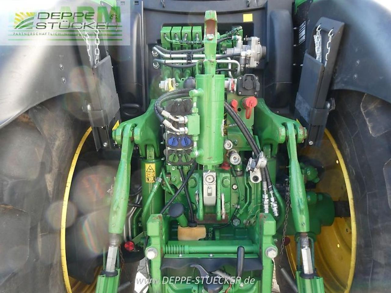 Tractor John Deere 6215r: foto 7