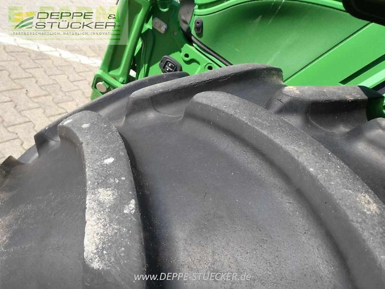 Tractor John Deere 6215r: foto 13